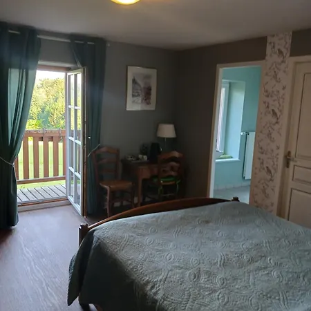 Les Accacias فندق مبيت وإفطار Moyenmoutier